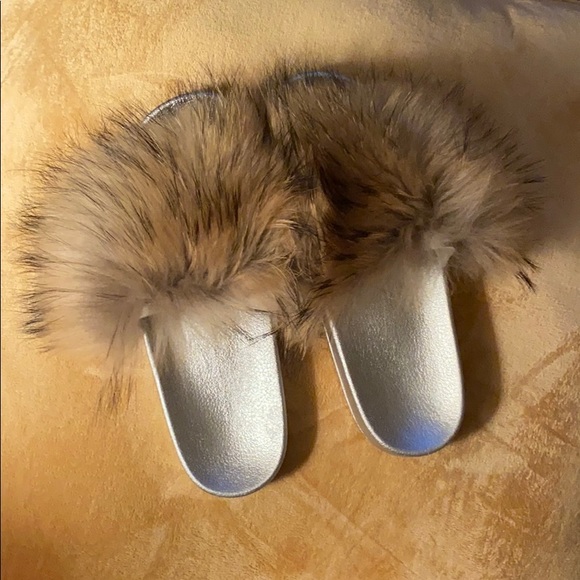 Slippers 🤎 - Picture 1 of 1